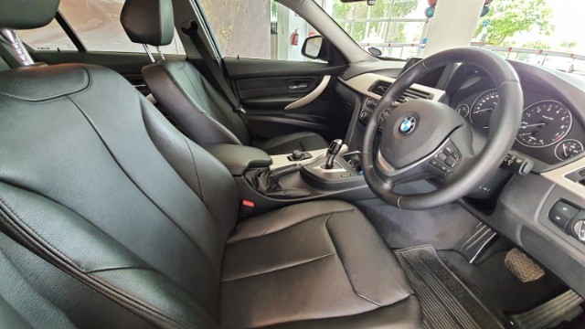 2016 BMW 320i A/T (F30)