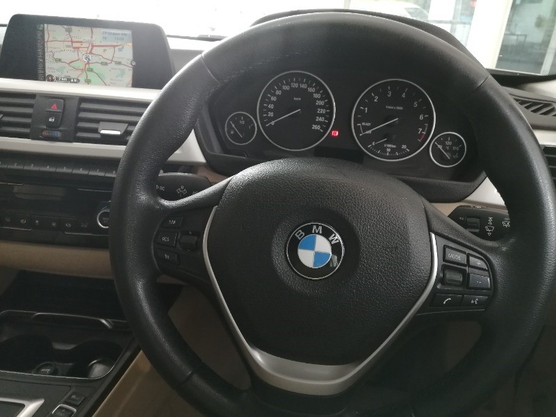 2016 BMW 320i (F30)
