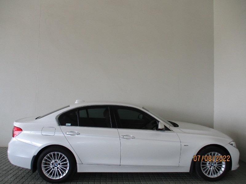 BMW 320i LUXURY LINE A/T (F30) (2015-8) - (2019-3) White