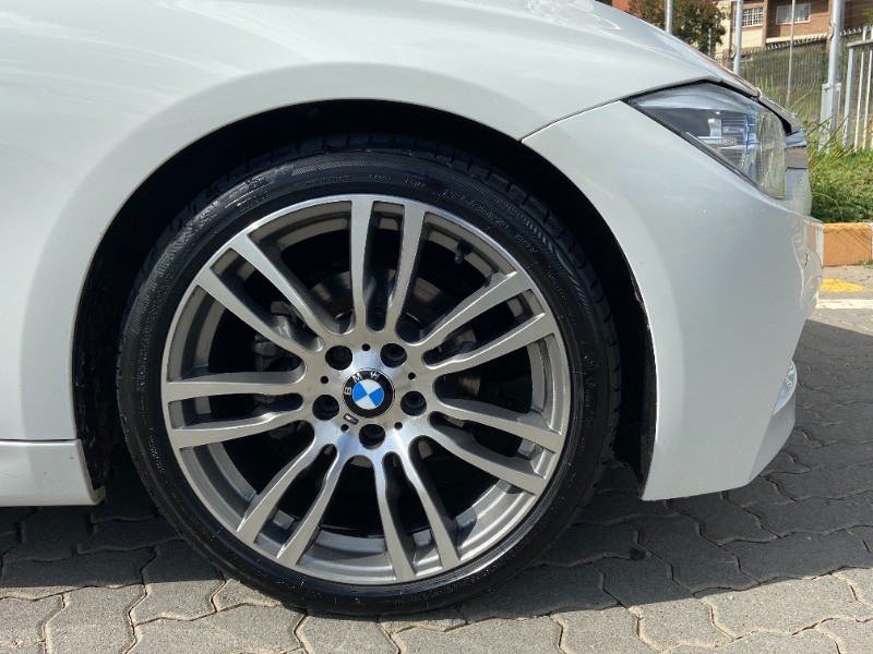 2018 BMW 320i M SPORT A/T (F30)